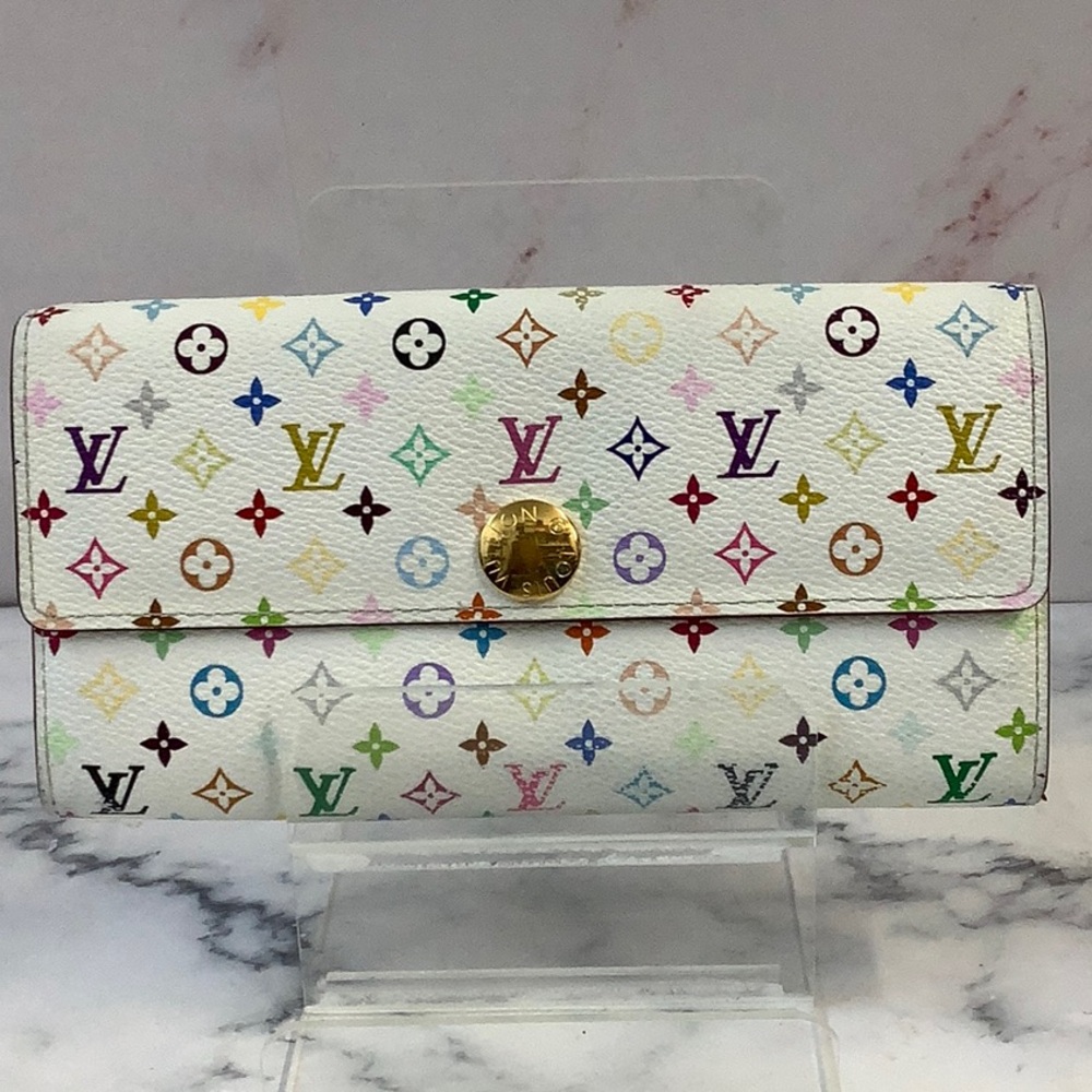 GUC Louis Vuitton Women's Wallet Murakami on White